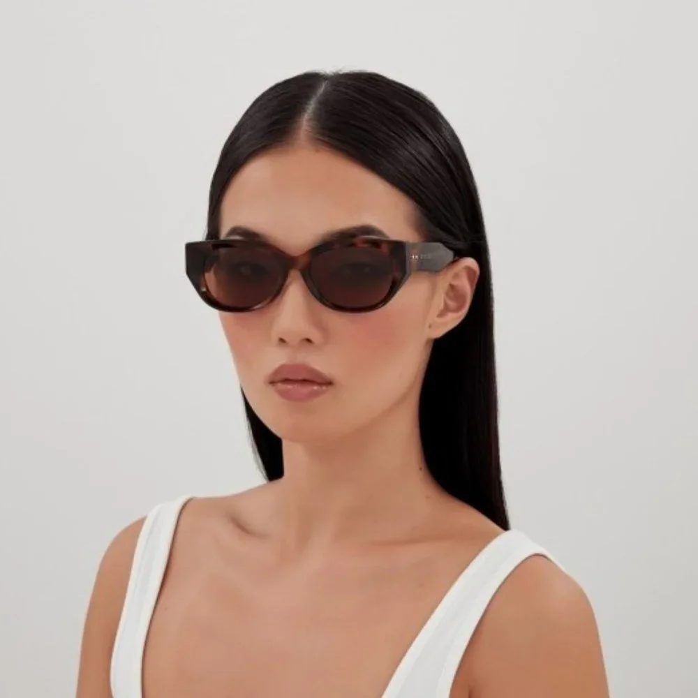 BRAND NEW Gucci GG1532SA 003 Grey Unisex Cat Eye Sunglasses GG 1532SA - Picture 9 of 9